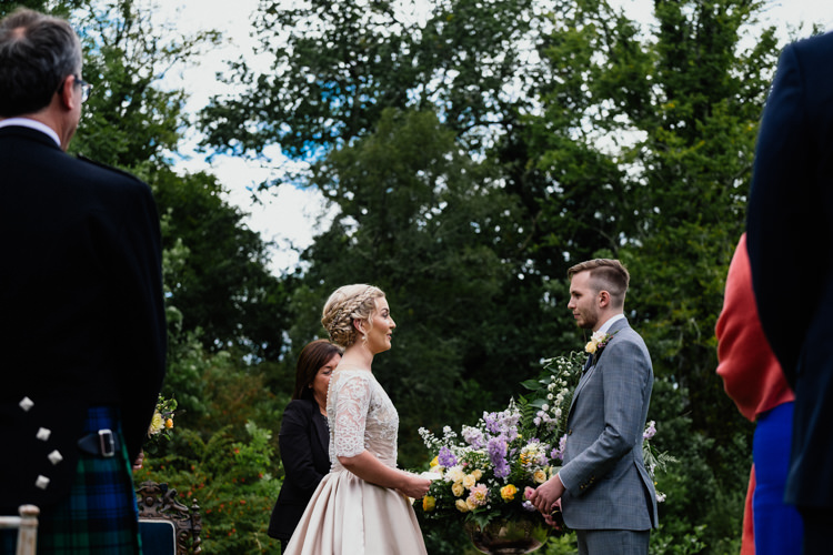 Relaxed Stylish Outdoor Wedding http://www.euanrobertsonweddings.com/