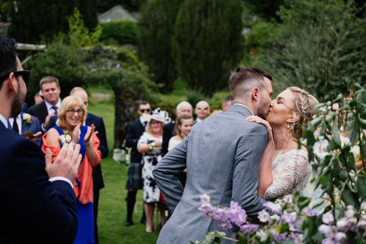 Relaxed Stylish Outdoor Wedding http://www.euanrobertsonweddings.com/