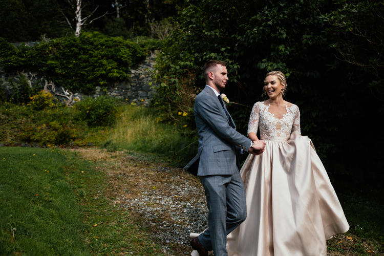 Relaxed Stylish Outdoor Wedding http://www.euanrobertsonweddings.com/