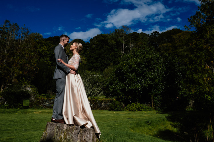 Relaxed Stylish Outdoor Wedding http://www.euanrobertsonweddings.com/