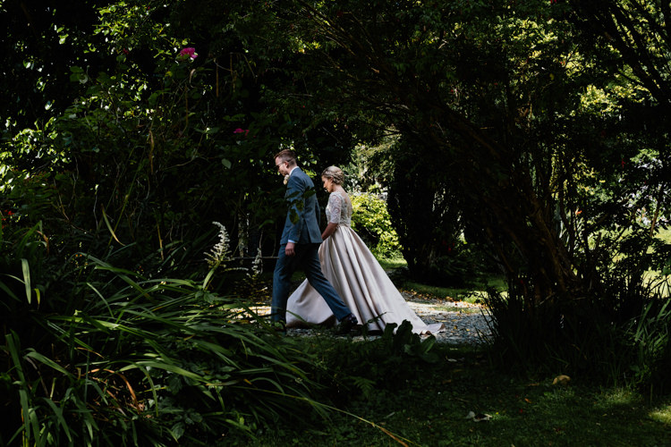 Relaxed Stylish Outdoor Wedding http://www.euanrobertsonweddings.com/