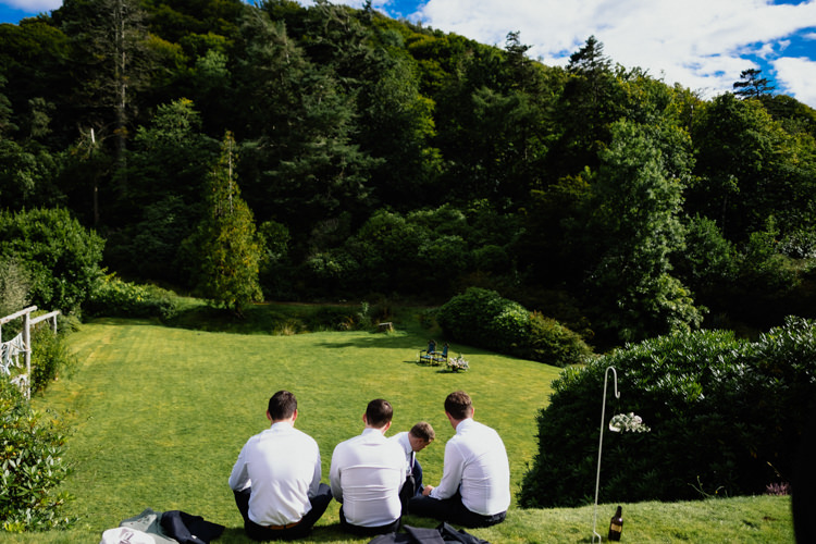Relaxed Stylish Outdoor Wedding http://www.euanrobertsonweddings.com/