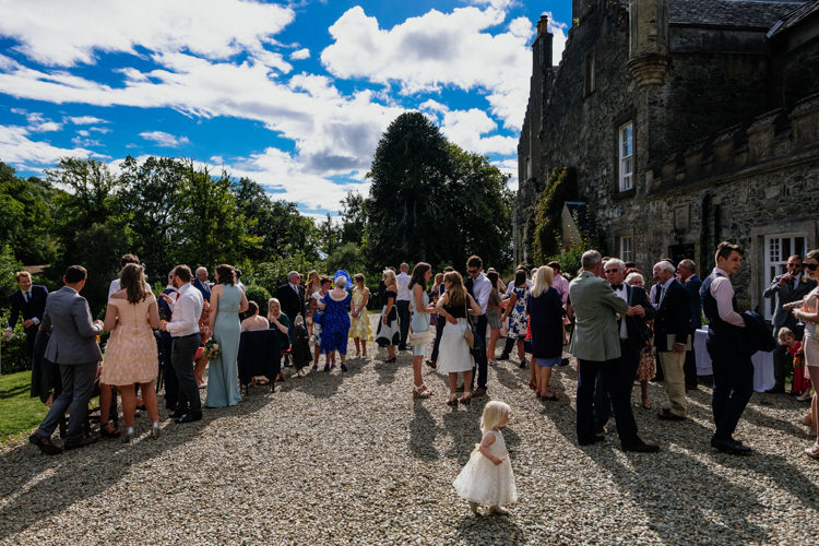Relaxed Stylish Outdoor Wedding http://www.euanrobertsonweddings.com/