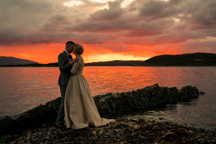 Relaxed Stylish Outdoor Wedding http://www.euanrobertsonweddings.com/