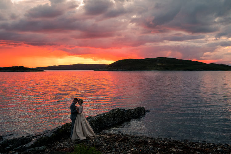 Relaxed Stylish Outdoor Wedding http://www.euanrobertsonweddings.com/