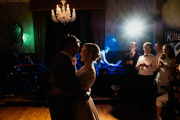 Relaxed Stylish Outdoor Wedding http://www.euanrobertsonweddings.com/