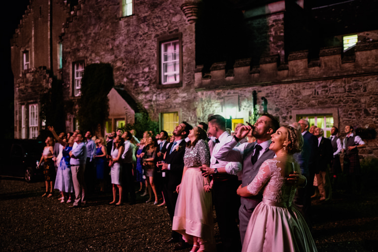 Relaxed Stylish Outdoor Wedding http://www.euanrobertsonweddings.com/