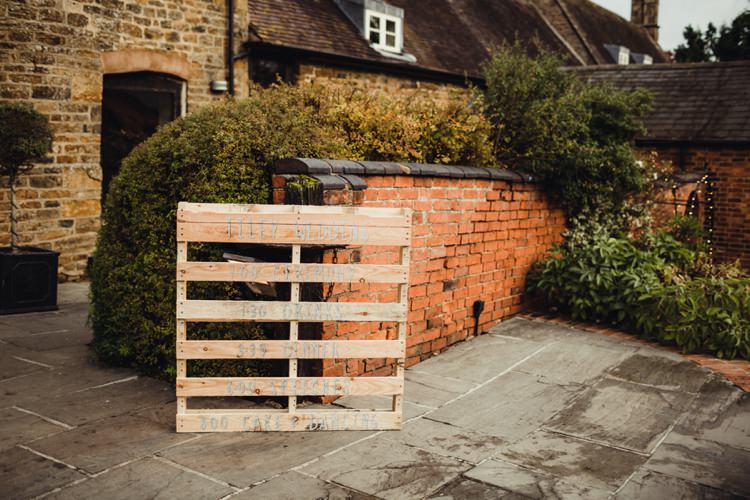 Wooden Pallet Sign Simple Rustic Cosy Winter Wedding http://aniaames.co.uk/