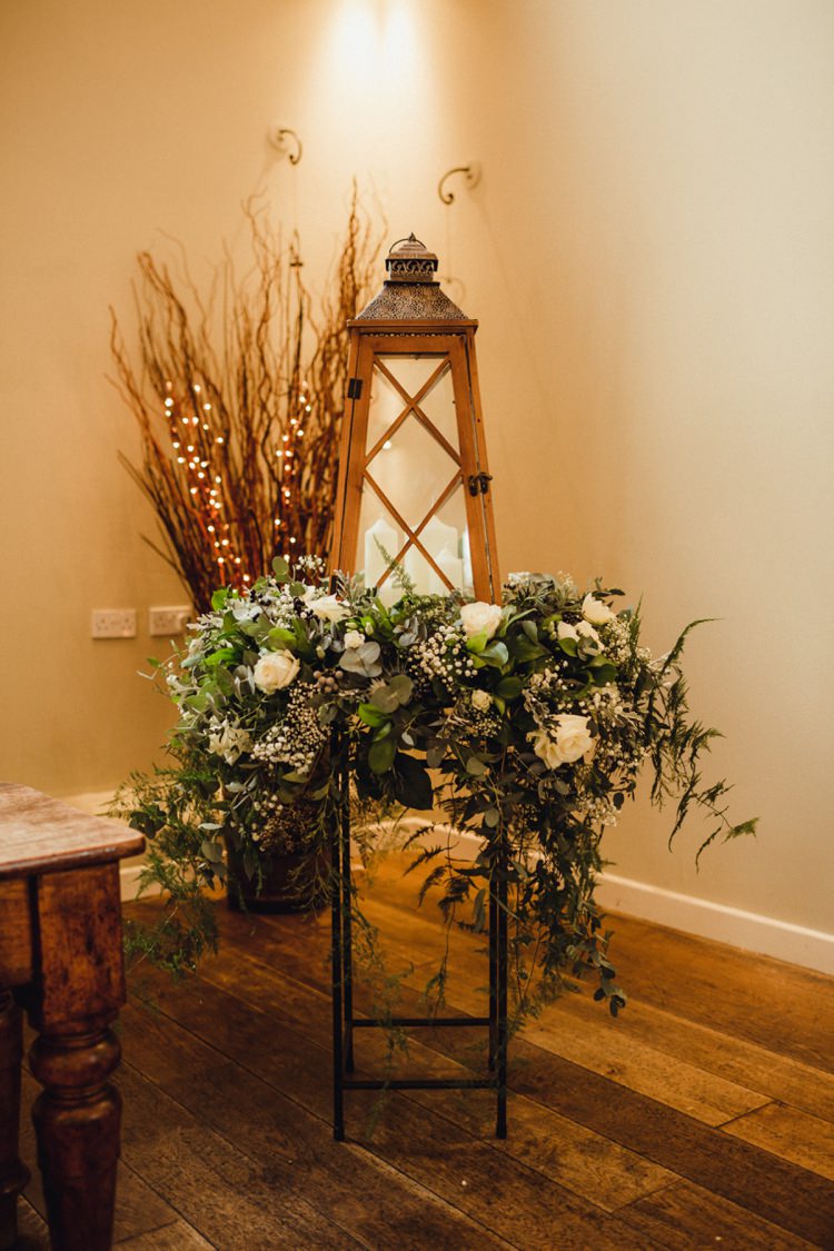Lantern Flowers Candle Decor Simple Rustic Cosy Winter Wedding http://aniaames.co.uk/