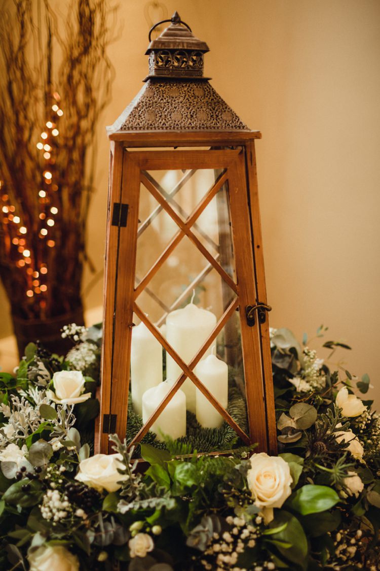Lantern Decor Candle Decor Flowers Simple Rustic Cosy Winter Wedding http://aniaames.co.uk/