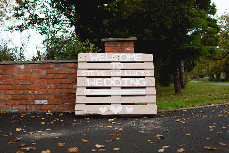 Wooden Pallet Sign Stylish Soft Blush Wedding http://www.jemmakingphotography.co.uk/