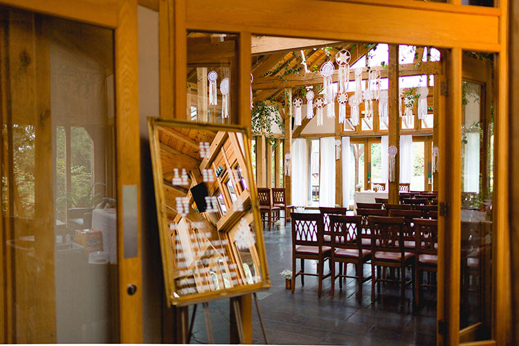 Oak Tree of Peover Stylish Soft Blush Wedding http://www.jemmakingphotography.co.uk/