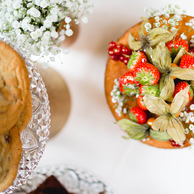 Cakes Table Dessert Stylish Soft Blush Wedding http://www.jemmakingphotography.co.uk/