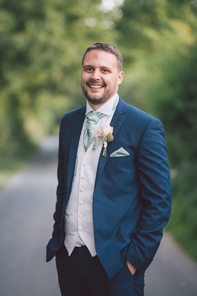 Light Pretty Summer Barn Wedding http://www.koweddings.com/