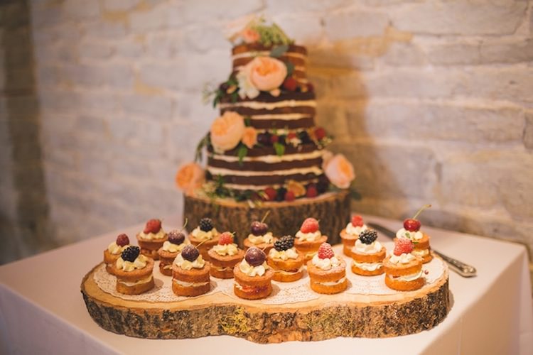 Mini Naked Cakes Victoria Sponges Table Log Light Pretty Summer Barn Wedding http://www.koweddings.com/