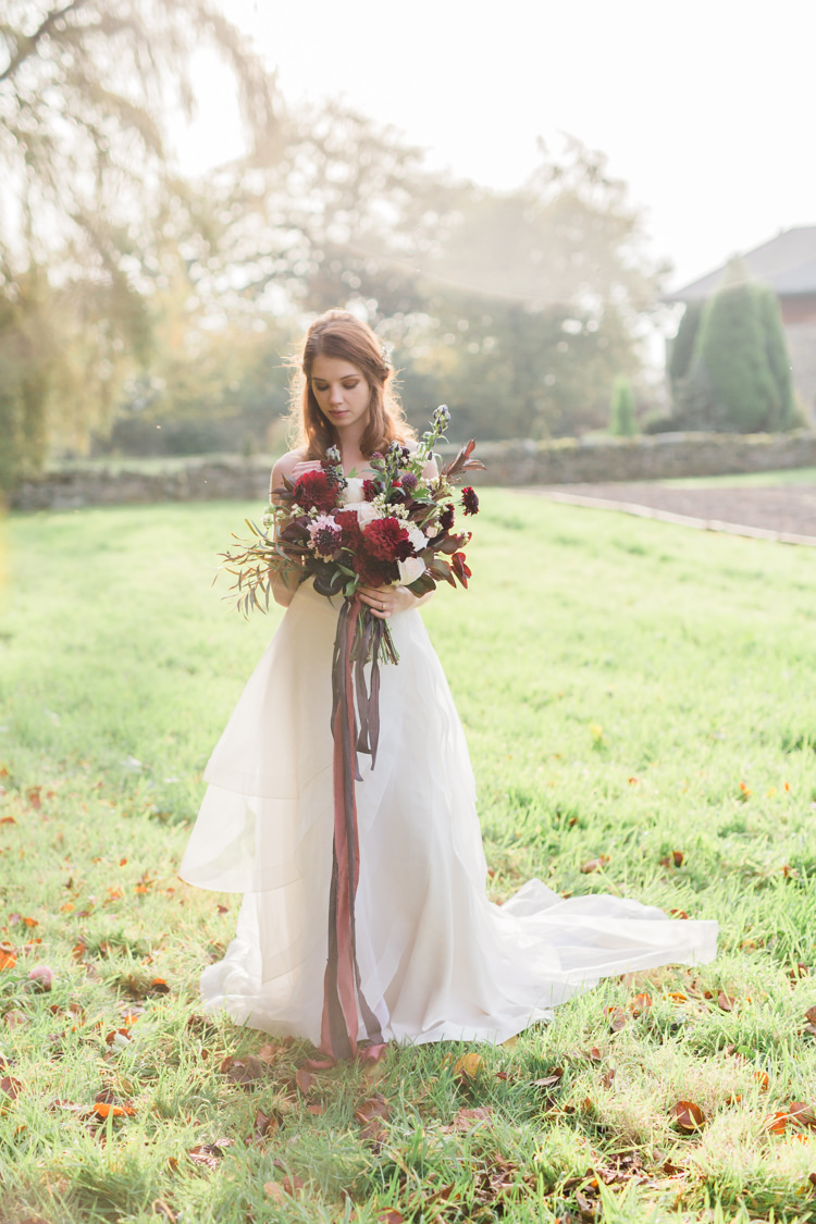 Bouquet Flowers Bride Bridal Red Dahlia Foliage Ribbons Dreamy Luxe Autumn Wedding Ideas http://suzanneli.co.uk/