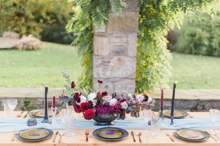Tablescape Flowers Red Burgundy Dreamy Luxe Autumn Wedding Ideas http://suzanneli.co.uk/