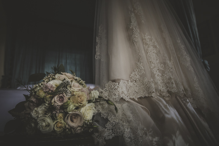 Bride Lace Tulle Stella York Bridal Gown Bouquet White Cream Dusty Pink Roses Romantic Intimate Tuscany Destination Wedding http://angelicabraccini.com/