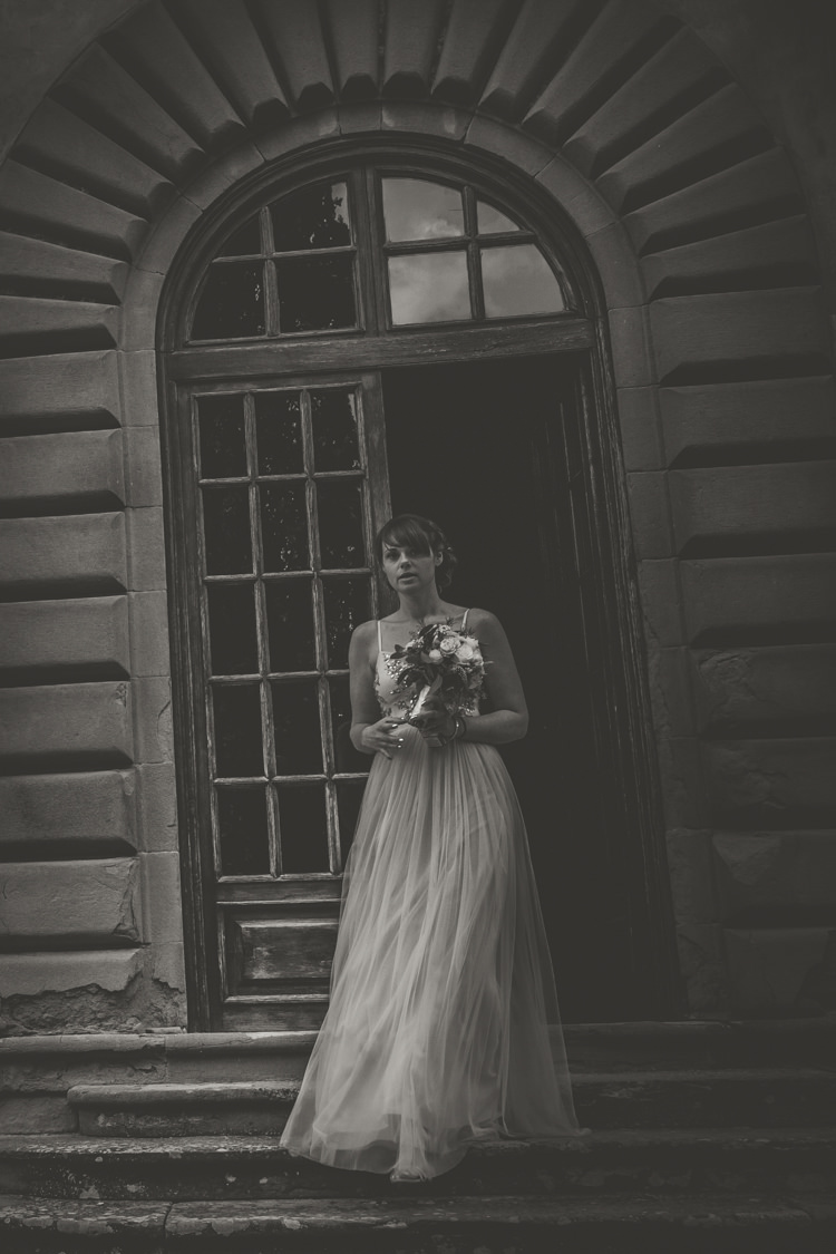 Bridesmaid Dusty Pink Dress Bouquet White Pink Roses Romantic Intimate Tuscany Destination Wedding http://angelicabraccini.com/