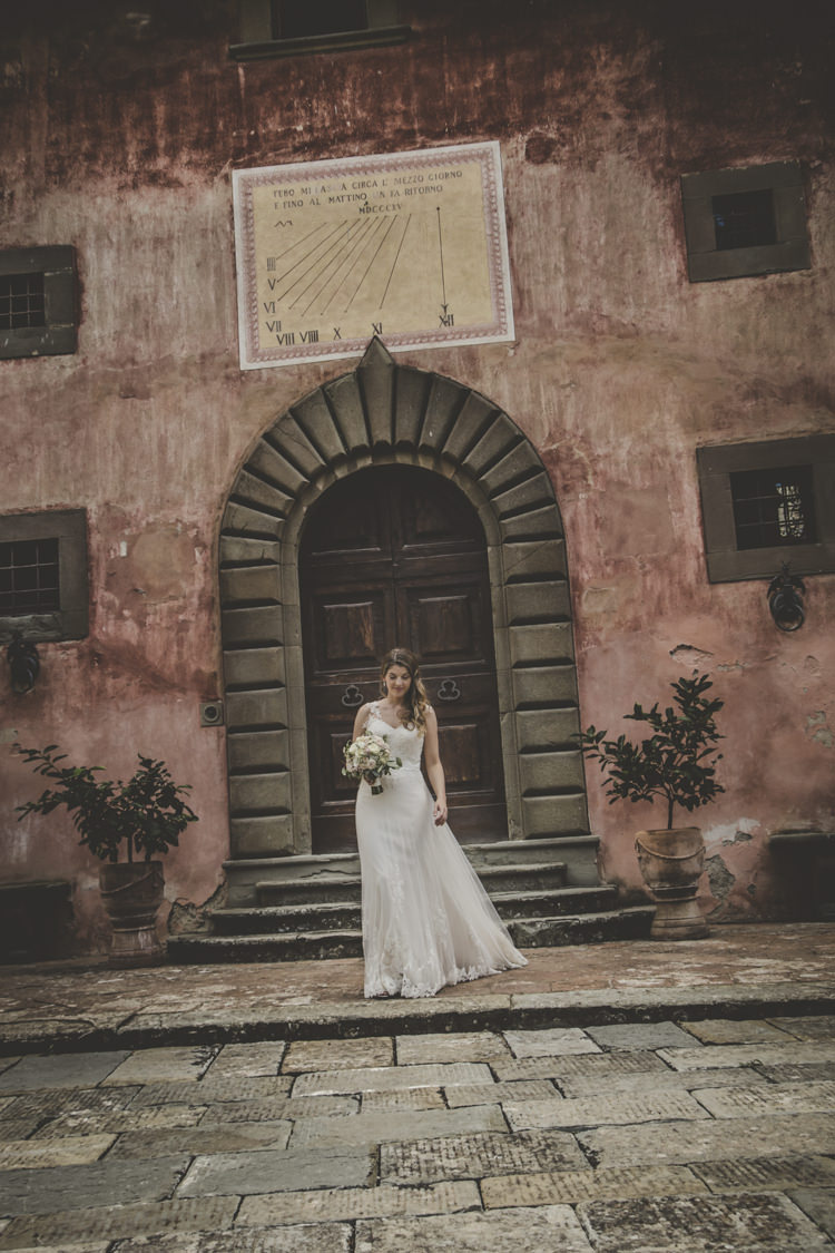 Bride Lace Tulle Stella York Bridal Gown Bouquet White Pink Roses Historic Pink Villa Romantic Intimate Tuscany Destination Wedding http://angelicabraccini.com/
