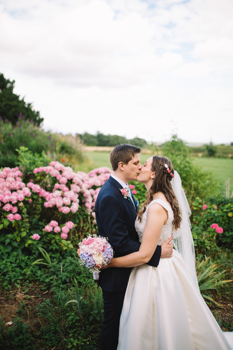 Classic Summer Pastel Wedding http://www.catlaneweddings.com/