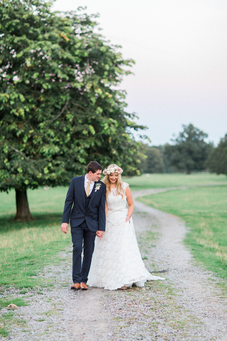 Gold Sparkle Pink Glamour Wedding https://emilyhannah.com/