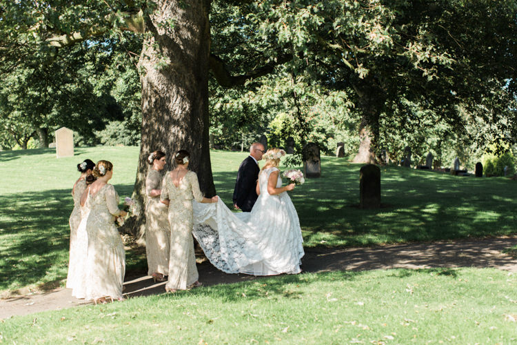 Gold Sparkle Pink Glamour Wedding https://emilyhannah.com/