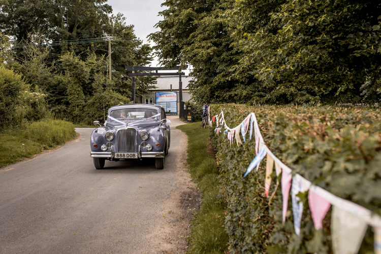 Quirky English Garden Party Wedding http://www.michellewoodphotographer.com/