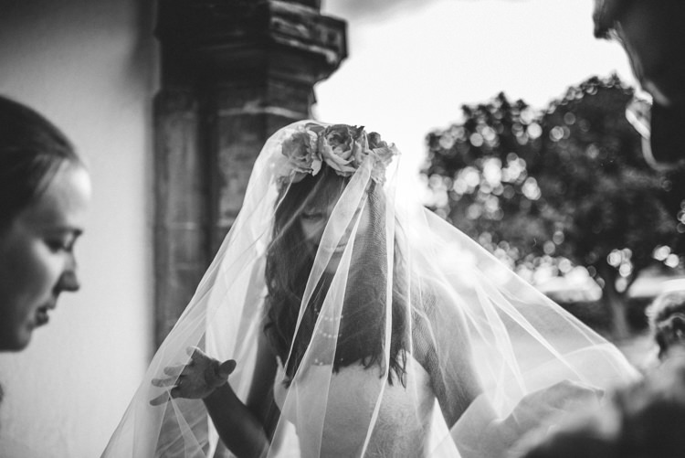 Quirky English Garden Party Wedding http://www.michellewoodphotographer.com/