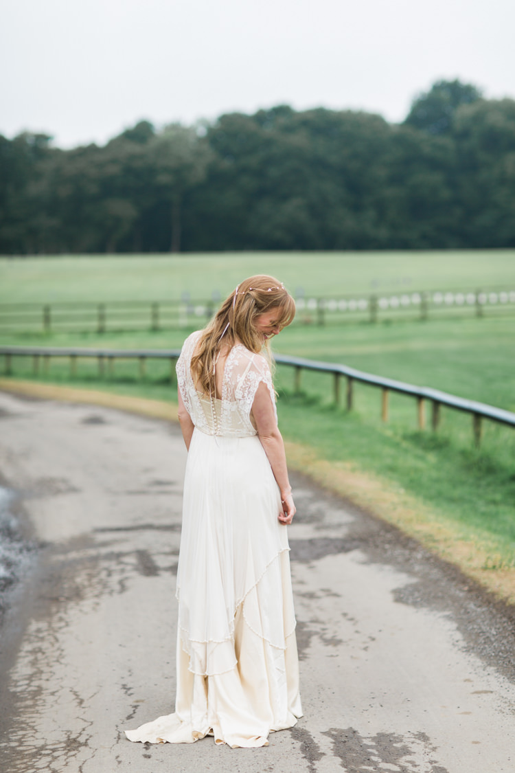 Beautiful Woodland Glade Wedding https://emilyhannah.com/