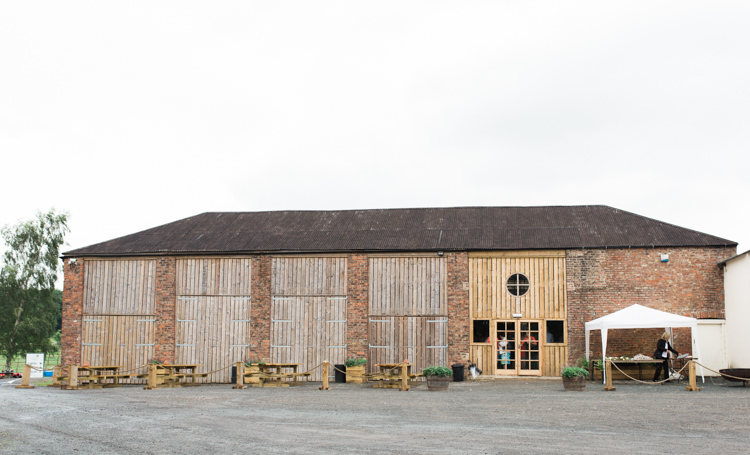 Beautiful Woodland Glade Wedding https://emilyhannah.com/