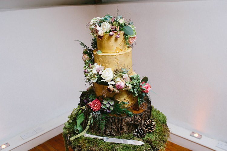 Cake Flowers Woodland Moss Pine Cones Whimsical Enchanted Fairy Garden Wedding http://lunaweddings.co.uk/