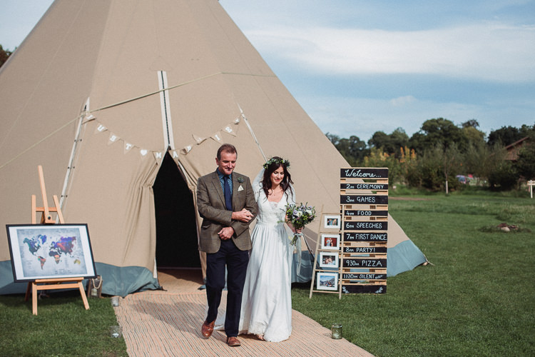 Bohemian Festival Tipi Wedding http://esmemai.com/