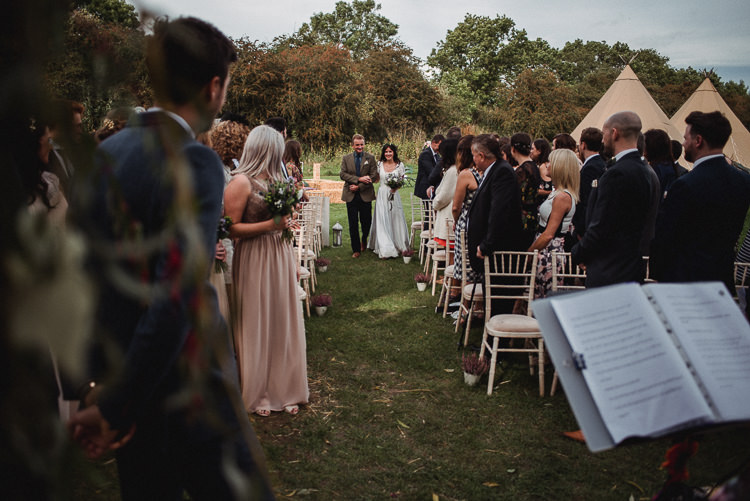 Bohemian Festival Tipi Wedding http://esmemai.com/