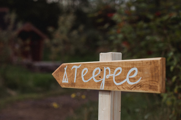 Rustic Wooden Sign Bohemian Festival Tipi Wedding http://esmemai.com/
