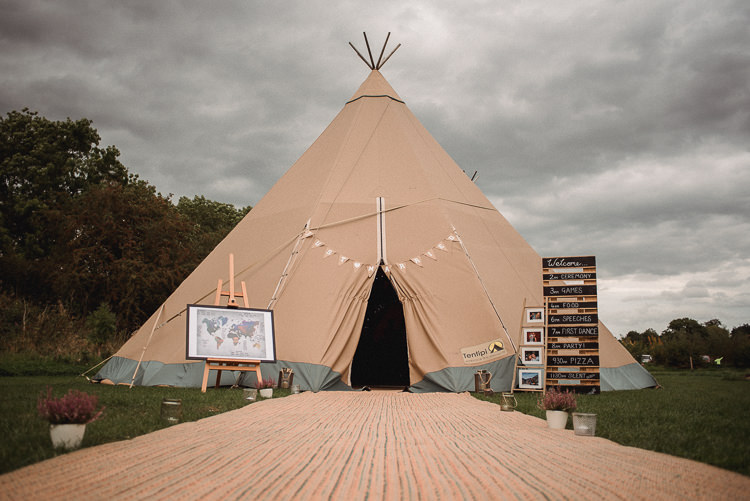Welcome Sign Map Seating Plan Decor Bohemian Festival Tipi Wedding http://esmemai.com/