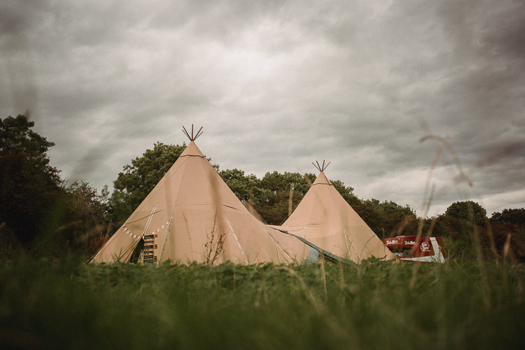 Bohemian Festival Tipi Wedding http://esmemai.com/