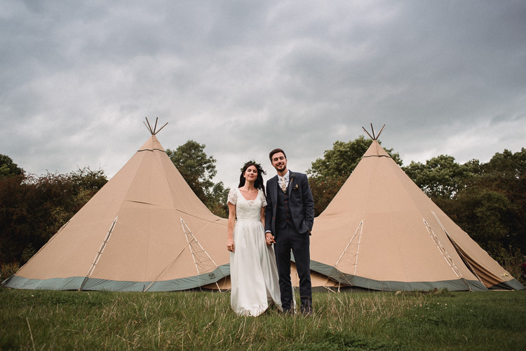 Bohemian Festival Tipi Wedding http://esmemai.com/