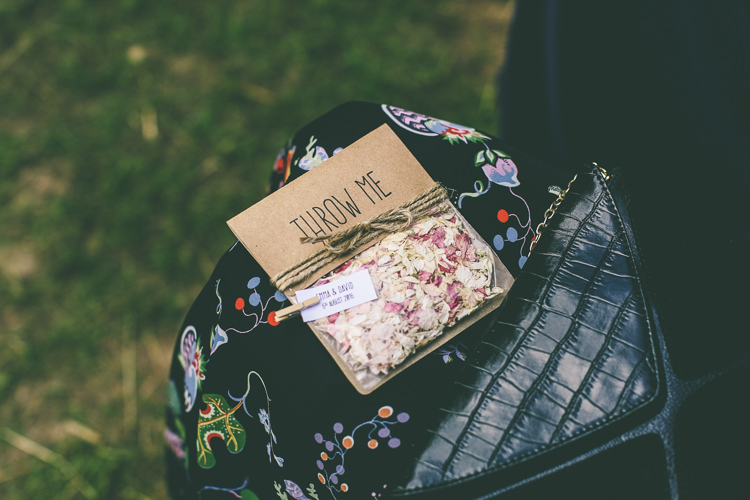 Confetti Envelopes Twine Pegs Rustic Woodland Birds Outdoorsy Wedding http://www.emmaboileau.co.uk/