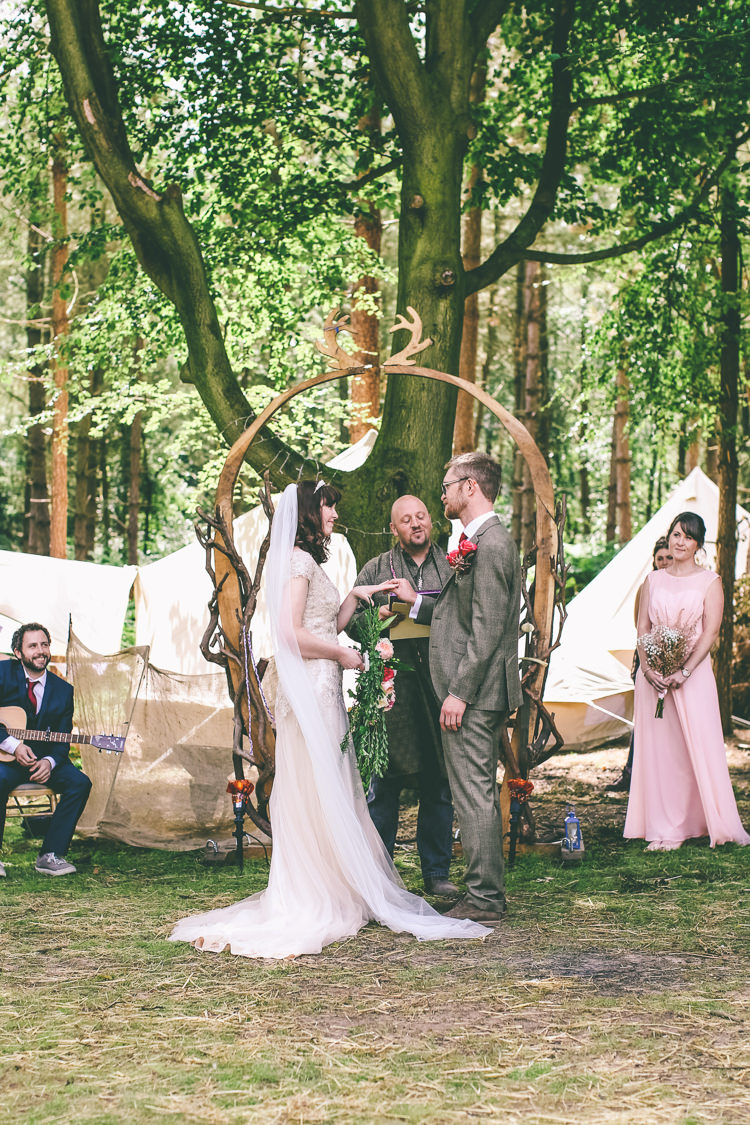 Handfasting Ceremony Outdoor UK Rustic Woodland Birds Outdoorsy Wedding http://www.emmaboileau.co.uk/