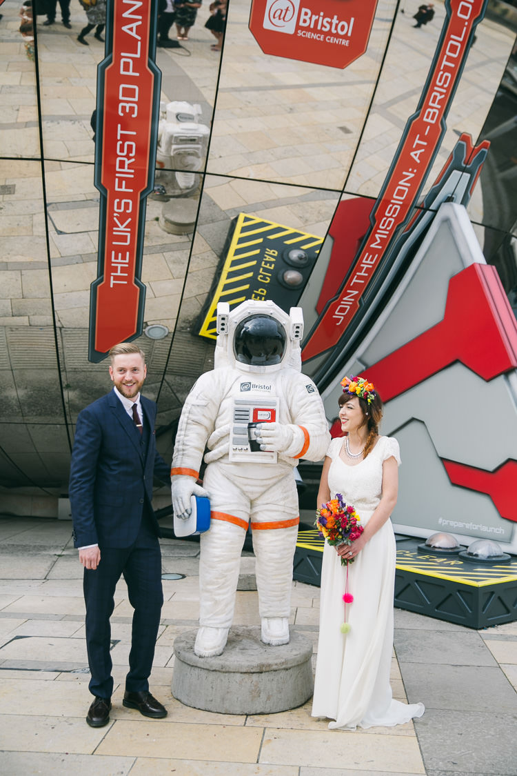 Laure de Sagazan Reiss Planetarium Space Frida Kahlo Colourful Wedding http://carohutchings.com/