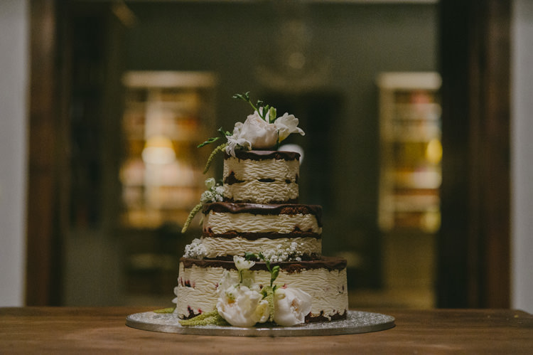 Layered Naked Wedding Cake Chocolate Sponge Mousse White Florals Natural Greenery Stylish Wedding Transylvania https://raresion.com/