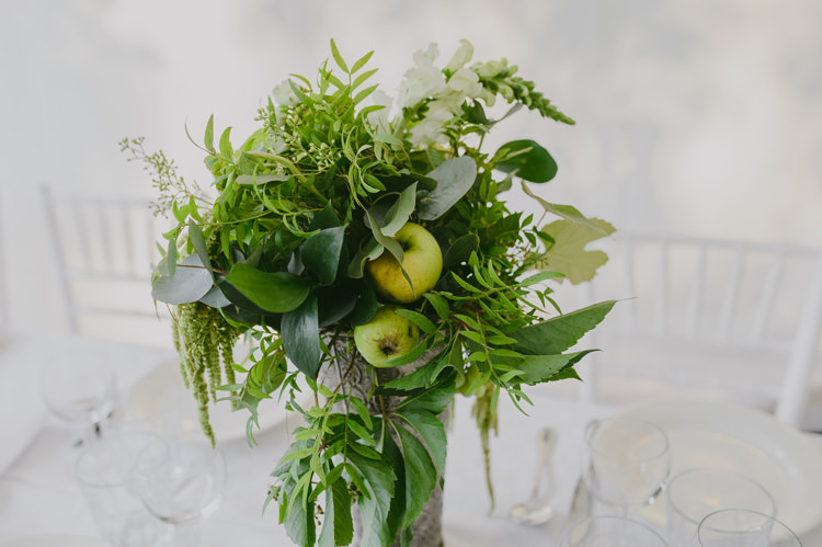 Reception Table Setting Centrepiece White Floral Fruit Greenery Arrangement White Chairs Natural Greenery Stylish Wedding Transylvania https://raresion.com/