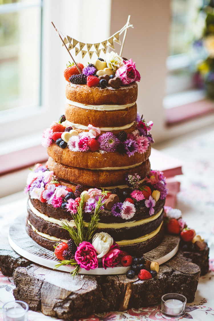 Naked Cake Victoria Sponge Layer Berries Fruit Flowers Bunting Log Pretty DIY Outdoor Village Hall Wedding https://photography34.co.uk/