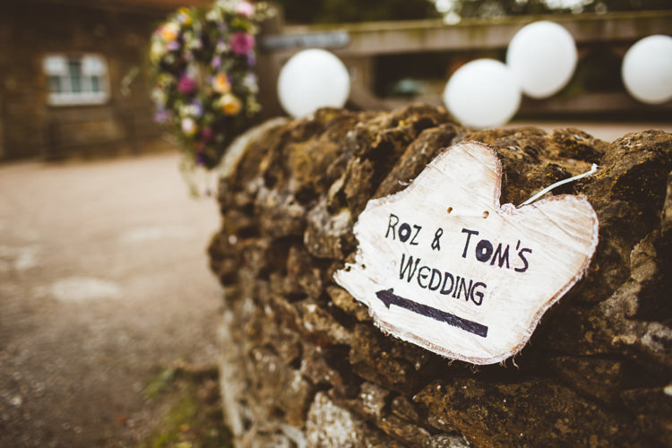 Log Slice Rustic Sign Pretty DIY Outdoor Village Hall Wedding https://photography34.co.uk/