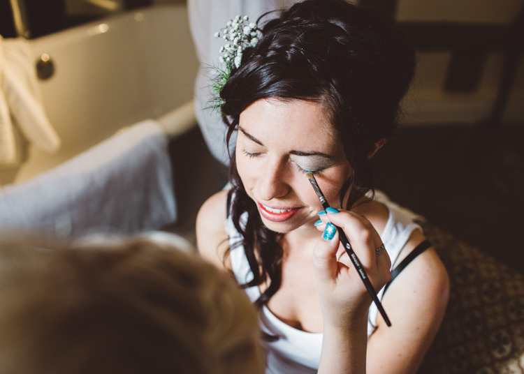 Natural Woodland Hessian Lace Wedding http://holliecarlinphotography.com/