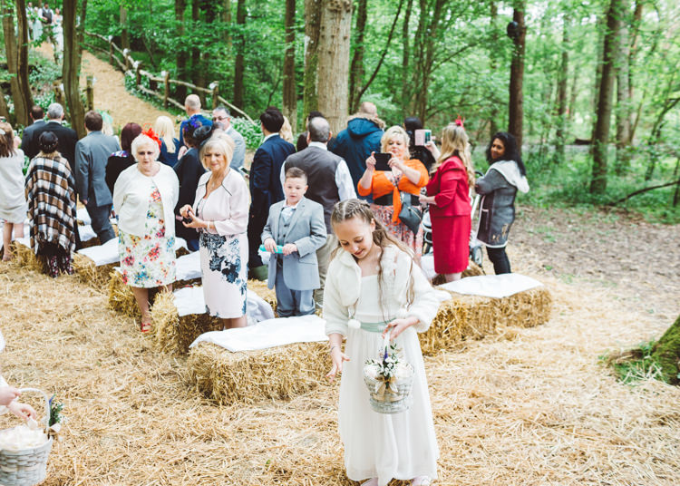 Natural Woodland Hessian Lace Wedding http://holliecarlinphotography.com/