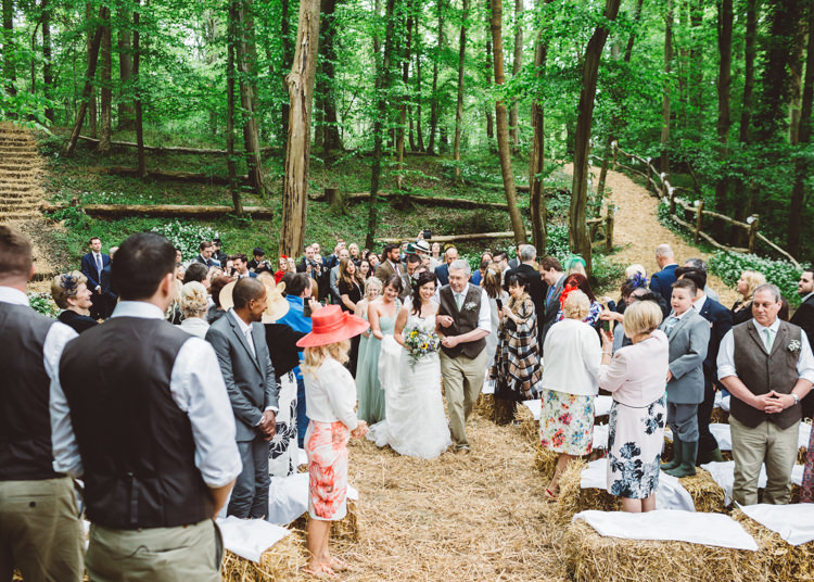 Natural Woodland Hessian Lace Wedding http://holliecarlinphotography.com/