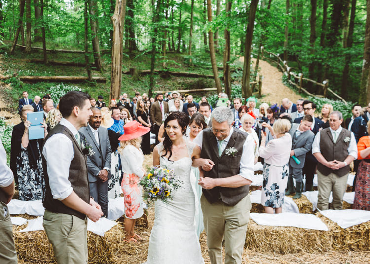 Natural Woodland Hessian Lace Wedding http://holliecarlinphotography.com/