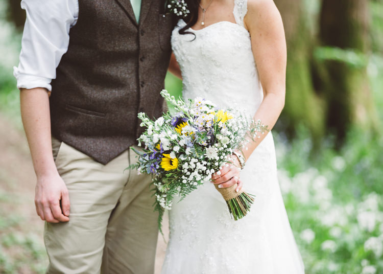 Natural Woodland Hessian Lace Wedding http://holliecarlinphotography.com/